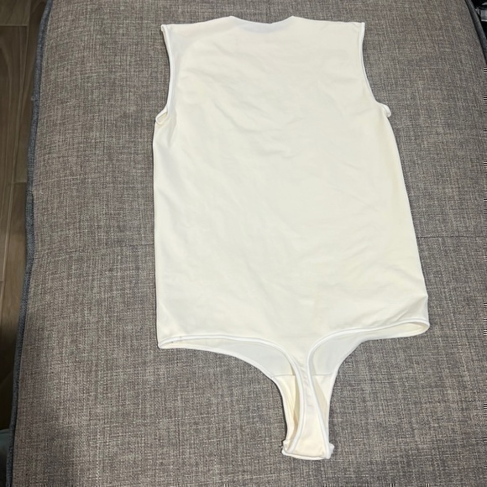 Skims Essential Crew Neck Sleeveless - Picture 1 of 10